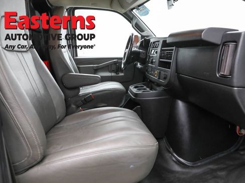 Used 2018 Chevrolet Express 2500 w/ Driver Convenience Package RWD image 23
