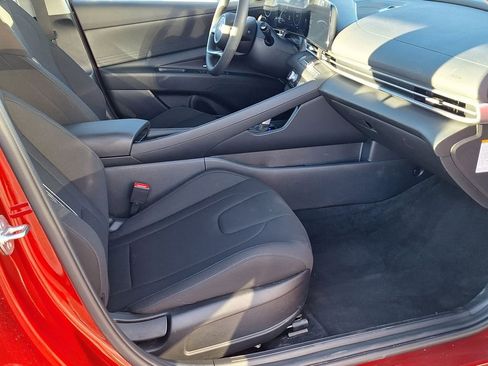 Used 2024 Hyundai Elantra Blue image 26