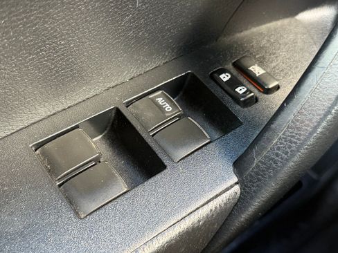 Used 2015 Toyota Corolla L image 26