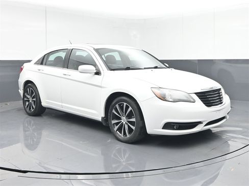 Used 2012 Chrysler 200 S image 1
