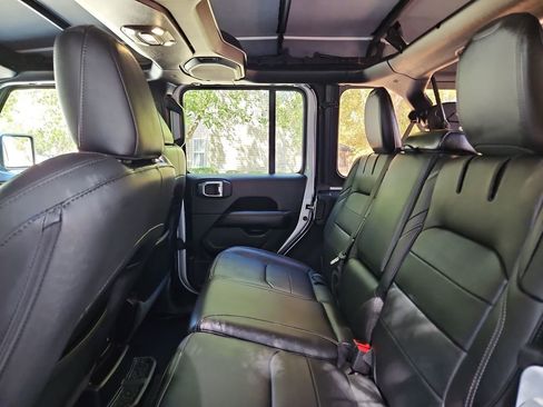 Used 2022 Jeep Wrangler Unlimited Sahara w/ Cold Weather Group image 28