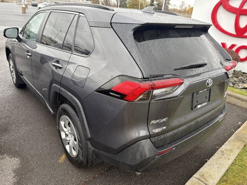 Used 2021 Toyota RAV4 LE image 5