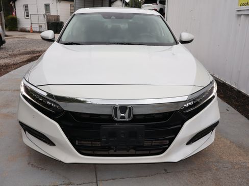 Used 2018 Honda Accord Touring image 5