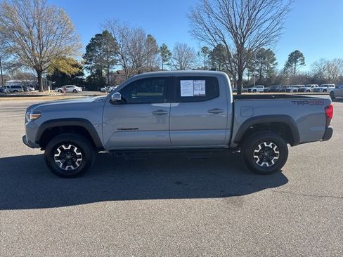Used 2019 Toyota Tacoma TRD Off-Road image 2