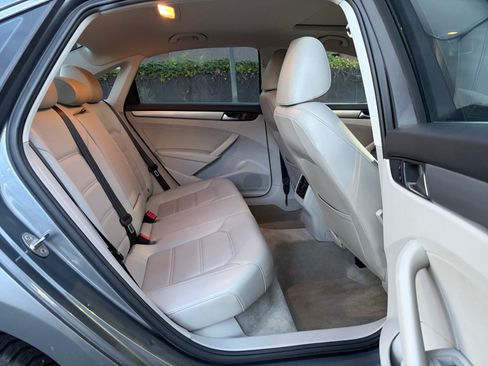 Used 2015 Volkswagen Passat TDI SE FWD image 16