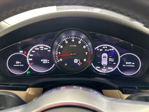 Certified 2023 Porsche Cayenne Platinum Edition image 19