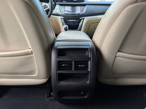 Used 2017 Cadillac XT5 FWD image 18