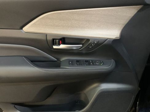 Used 2026 Toyota Grand Highlander AWD image 12