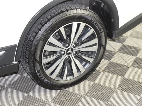 Used 2019 Mitsubishi Outlander ES image 42