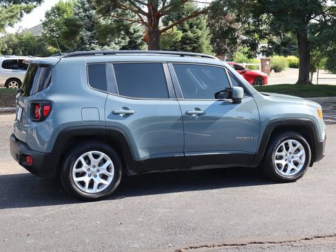 Used 2018 Jeep Renegade Latitude FWD image 4