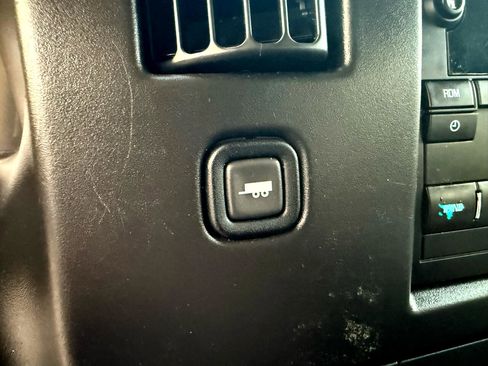 Used 2011 GMC Savana 3500 image 29