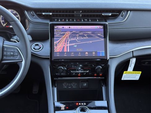 New 2025 Jeep Grand Cherokee Limited w/ Black Appearance Package image 14