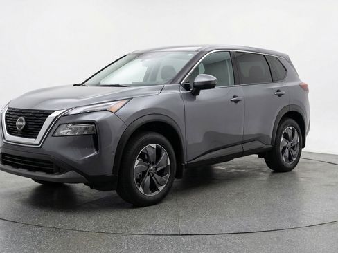 Used 2025 Nissan Rogue SV FWD image 3