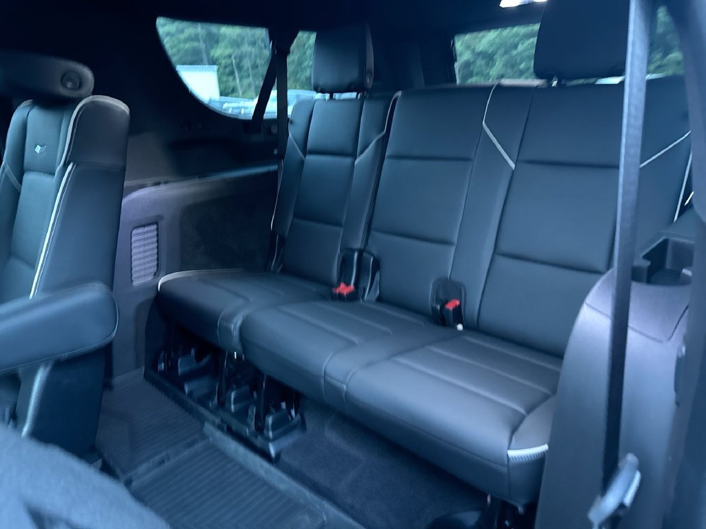 Used 2026 Cadillac Escalade ESV Luxury w/ Touring Package AWD/4WD image 30