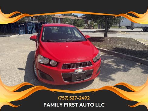 Used 2015 Chevrolet Sonic LT FWD image 1