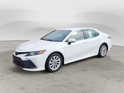 Used 2024 Toyota Camry LE image 7