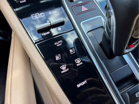 Used 2020 Porsche Cayenne AWD/4WD image 32