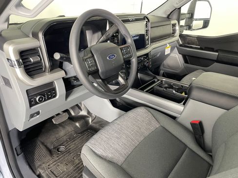 New 2026 Ford F250 XLT w/ XLT Premium Package AWD/4WD image 3