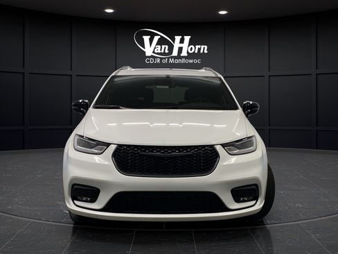 New 2026 Chrysler Pacifica Limited w/ S Appearance Package AWD/4WD image 2