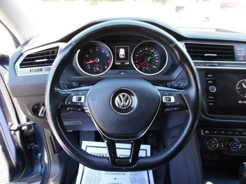 Used 2018 Volkswagen Tiguan SE AWD/4WD image 12