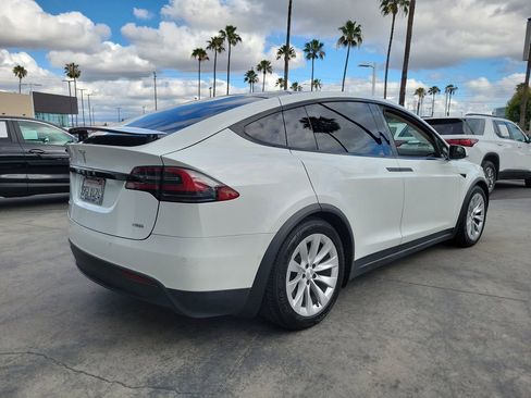 Used 2018 Tesla Model X 75D image 4