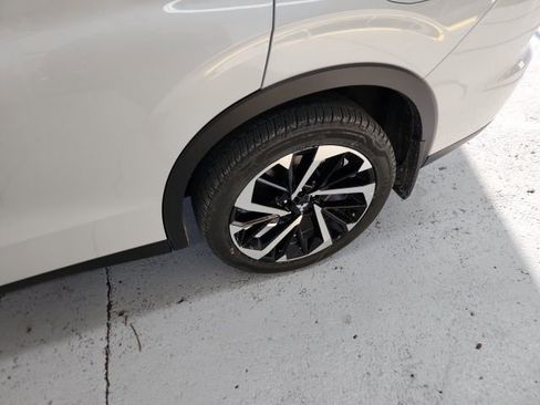 Used 2023 Mitsubishi Outlander SE image 6