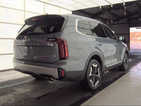 Used 2024 Kia Telluride S w/ S Sunroof Package image 11