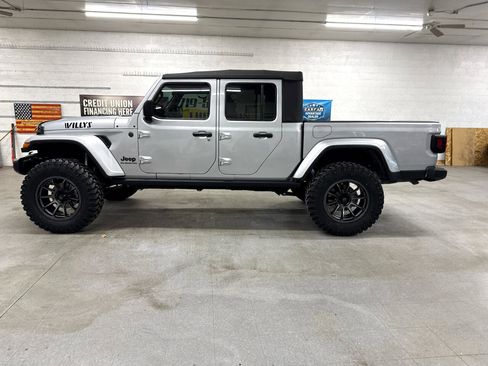Used 2022 Jeep Gladiator Sport image 93