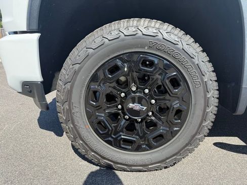 Used 2021 Chevrolet Silverado 2500 LTZ w/ LTZ Plus Package image 16