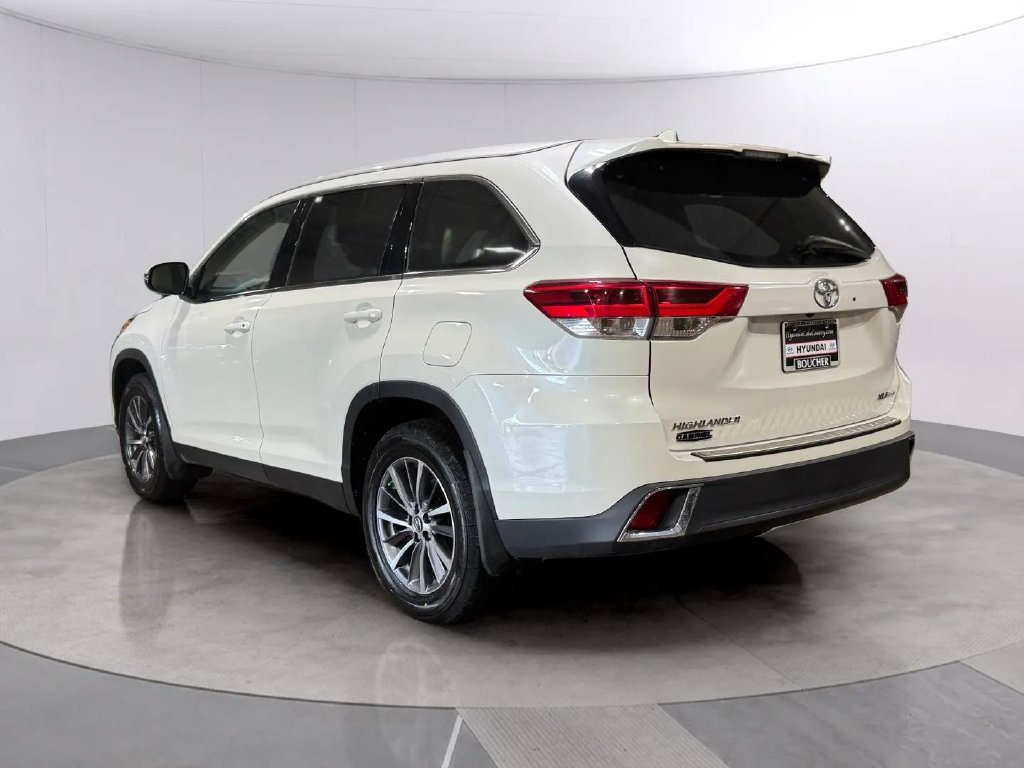 Used 2019 Toyota Highlander XLE AWD/4WD image 5