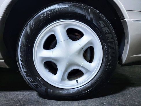Used 1997 Oldsmobile 88 LSS FWD image 40