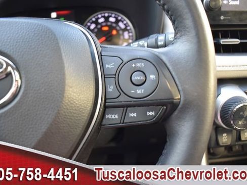 Used 2022 Toyota RAV4 XLE Premium image 31