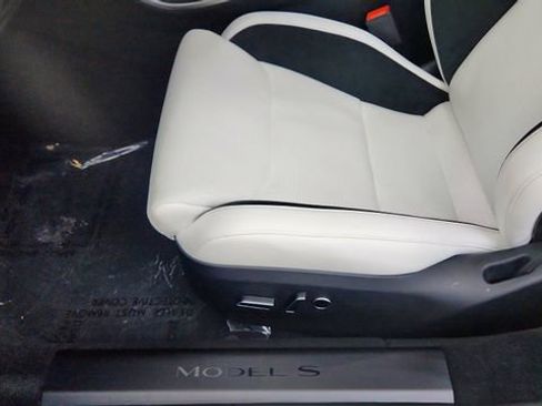 Used 2025 Tesla Model S Plaid image 31