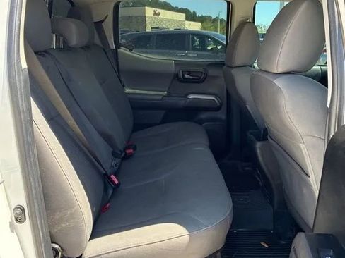 Used 2022 Toyota Tacoma SR5 AWD/4WD image 12