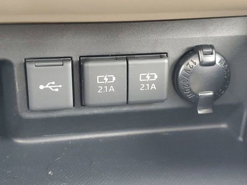 Used 2020 Toyota Highlander XLE image 30