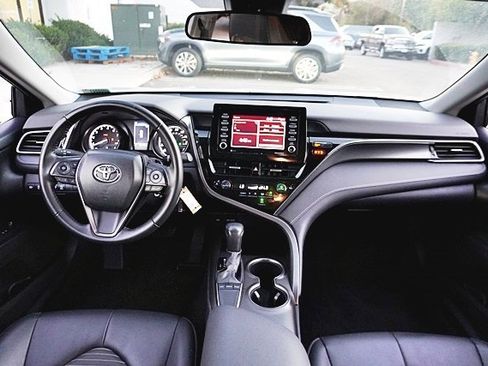 Used 2024 Toyota Camry SE image 17