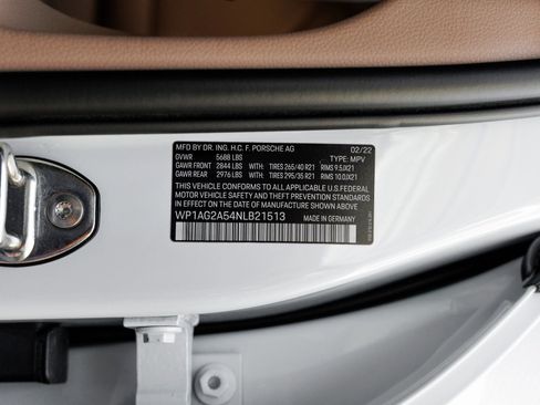 Certified 2022 Porsche Macan S image 36