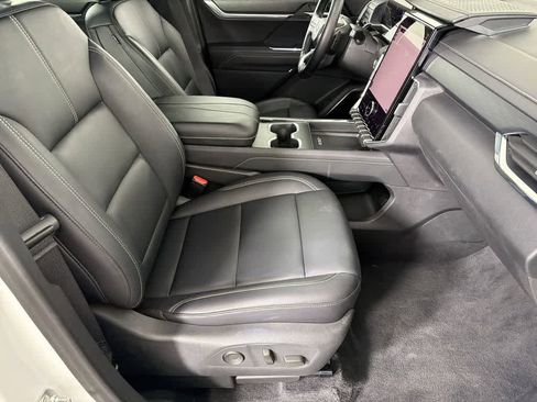 Used 2024 GMC Acadia Elevation image 11