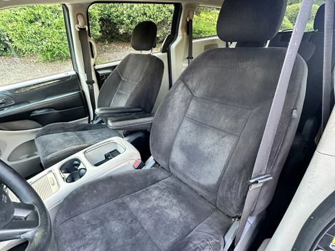 Used 2014 Dodge Grand Caravan SXT FWD image 12