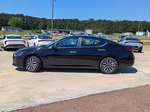 Used 2025 Nissan Altima 2.5 SV FWD image 5
