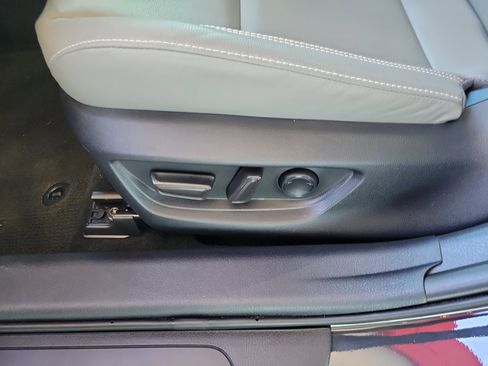 Used 2025 Toyota Camry SE image 14