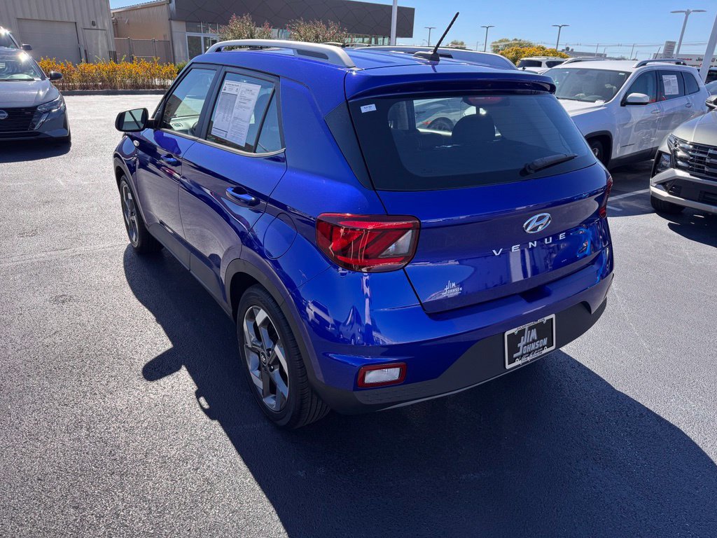 Used 2024 Hyundai Venue SEL FWD image 3