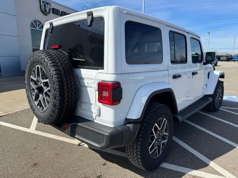 New 2026 Jeep Wrangler Unlimited Sahara AWD/4WD image 10