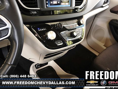 Used 2023 Chrysler Voyager LX FWD image 23