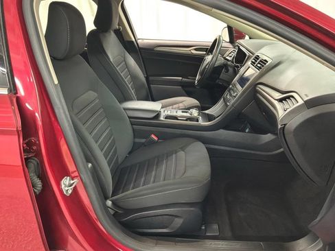 Used 2020 Ford Fusion SE FWD image 26