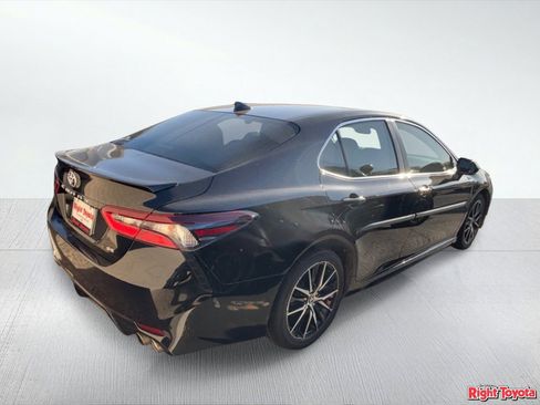 Used 2023 Toyota Camry SE FWD image 4