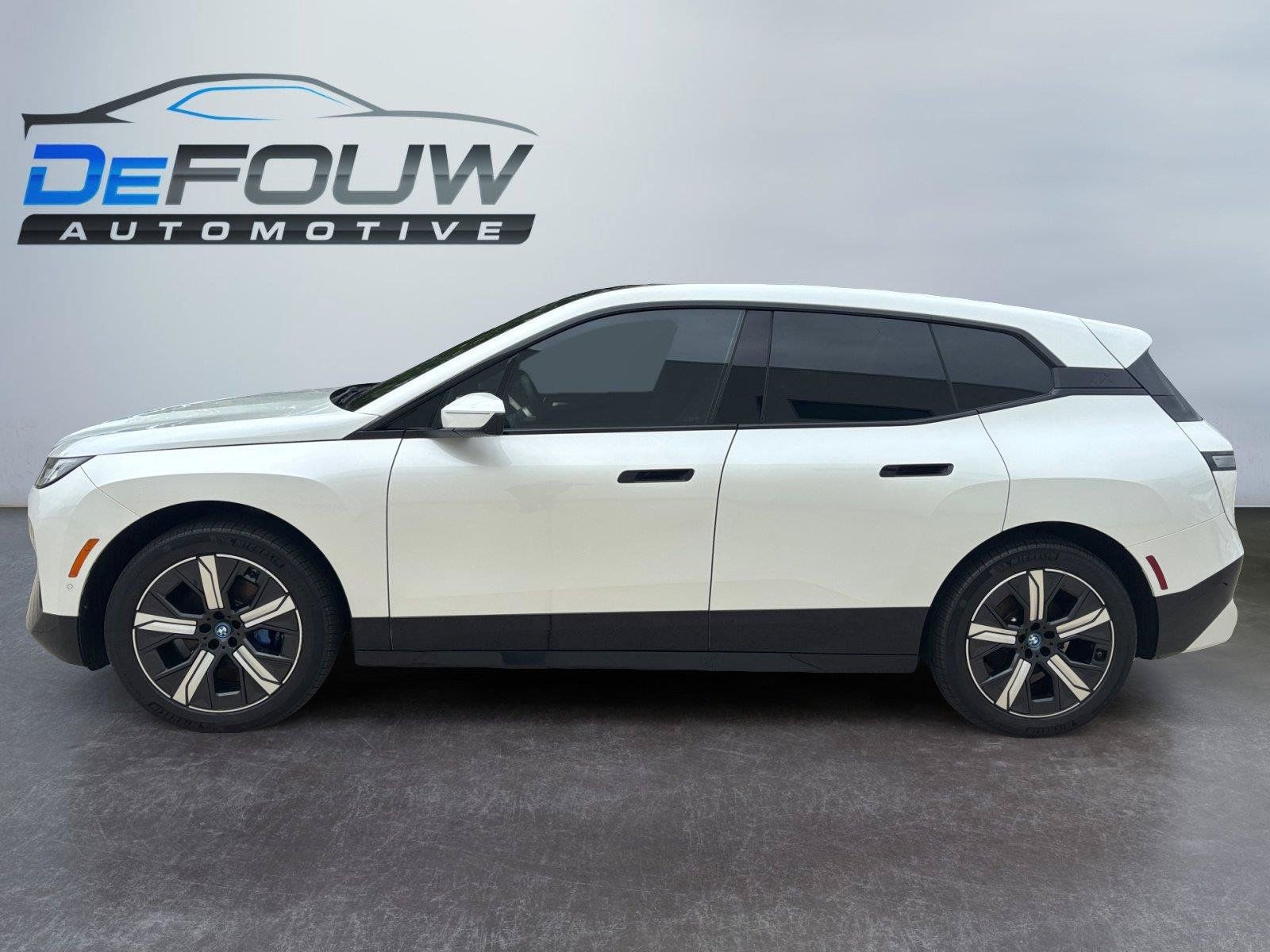 Used 2025 BMW iX xDrive50 w/ Premium Package AWD/4WD image 18