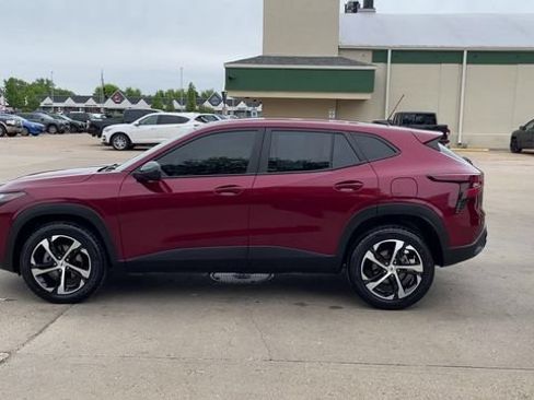 Used 2024 Chevrolet Trax RS w/ Driver Confidence Package FWD image 5