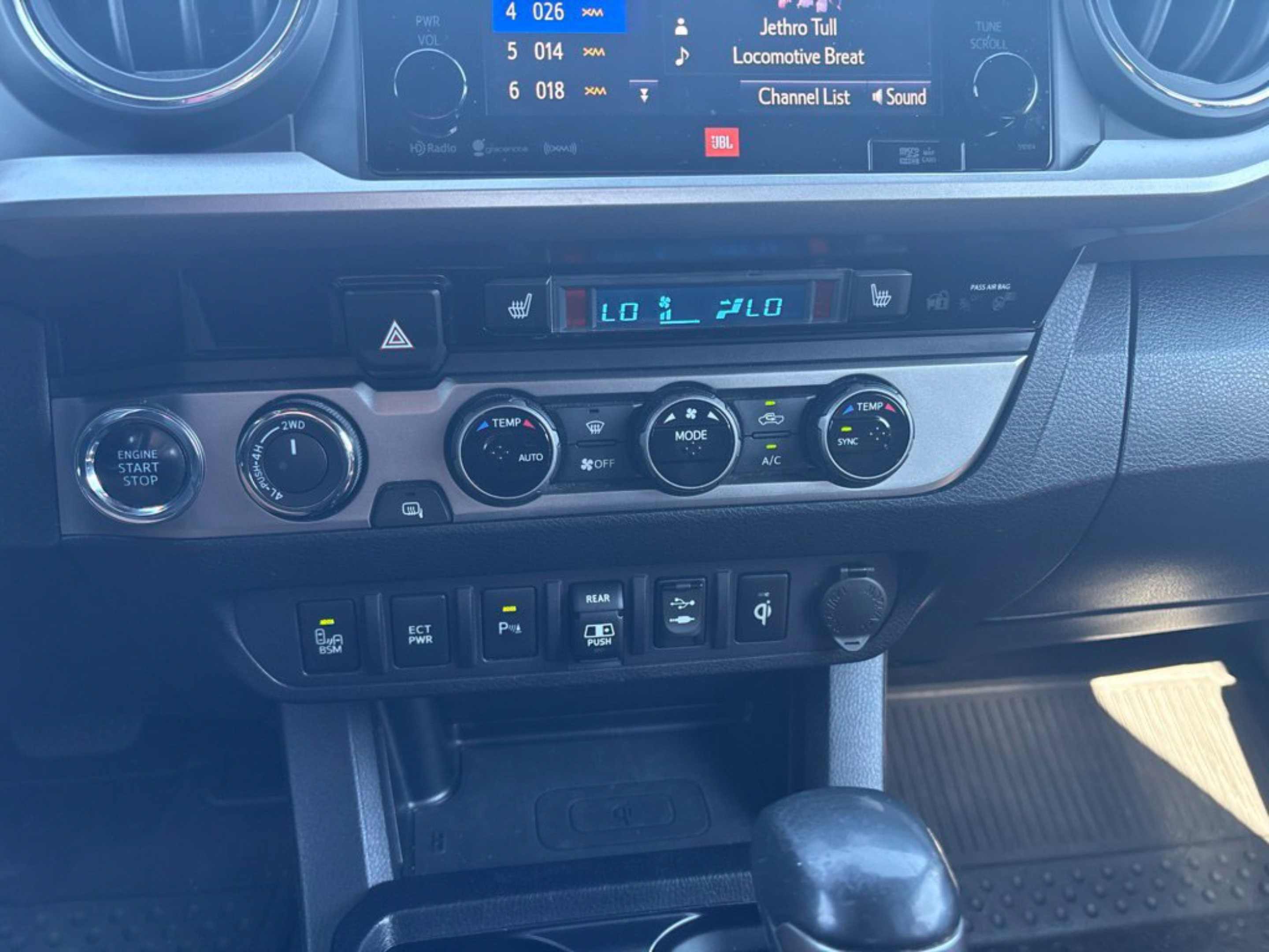 Used 2018 Toyota Tacoma Limited AWD/4WD image 18