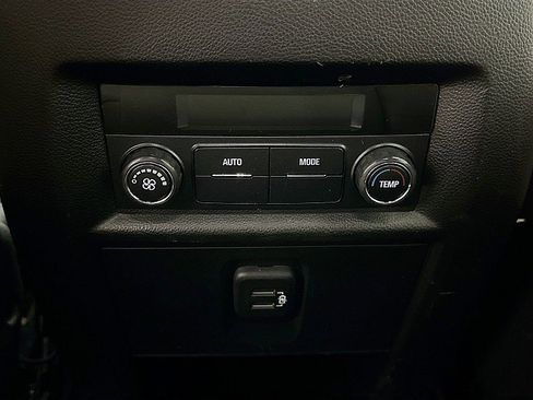 Used 2022 Chevrolet Traverse LS image 23